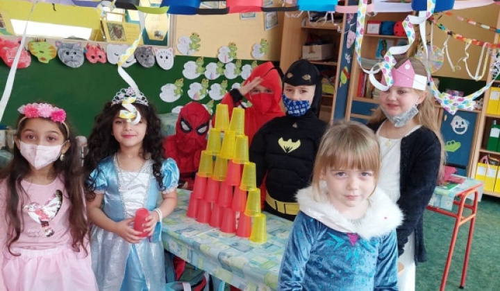 32. fotografia fotogalérie Z triednych karnevalov