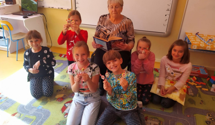 13. fotografia fotogalérie Dnes mi číta dedko, babka