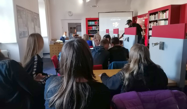 21. fotografia fotogalérie Hoaxy, Fakenews, Konšpiračné teórie 