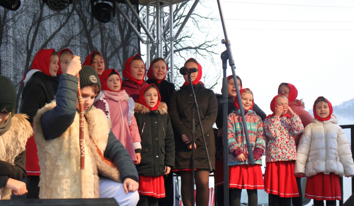 13. fotografia fotogalérie Z vystúpenia našich žiakov na vianočných trhoch