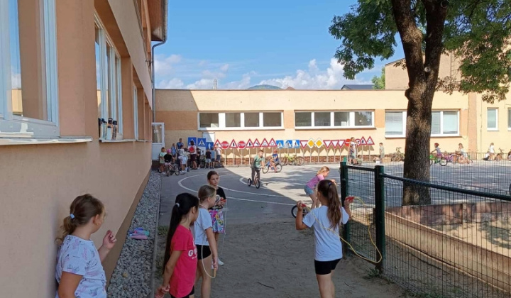 30. fotografia fotogalérie Na bicykli bezpečne+športové aktivity pre I. stupeň