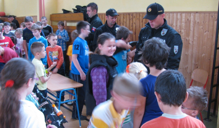 3. fotografia fotogalérie Deň Detí s políciou a záchranármi