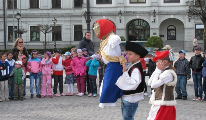 6. fotografia fotogalérie Vynášanie Moreny