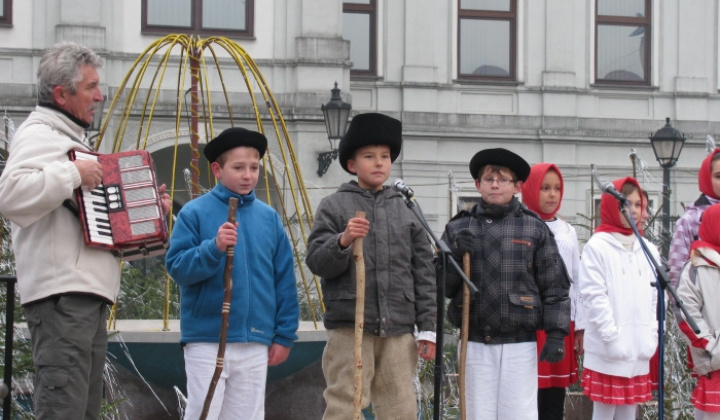 10. fotografia fotogalérie Vystúpenie žiakov na decembrovom jarmoku
