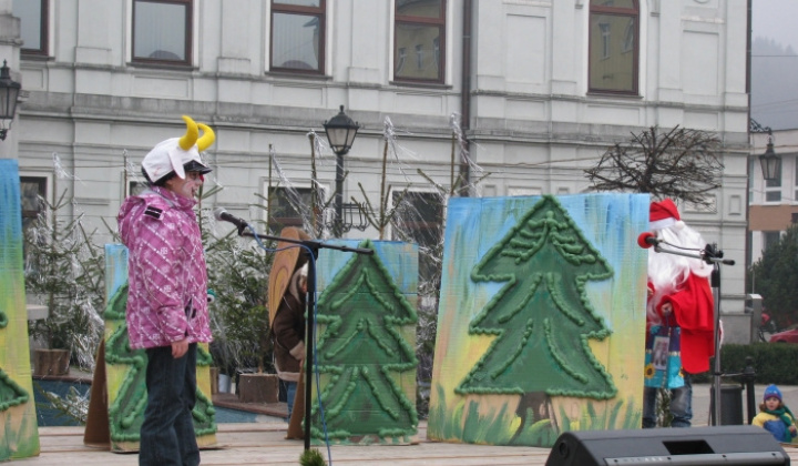 11. fotografia fotogalérie Vystúpenie žiakov na decembrovom jarmoku