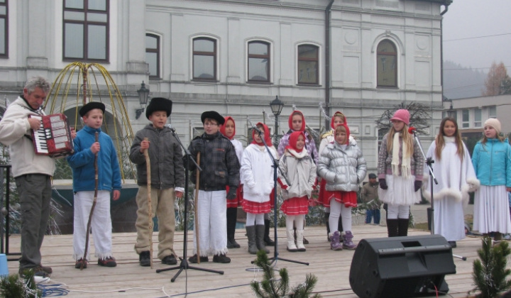 15. fotografia fotogalérie Vystúpenie žiakov na decembrovom jarmoku