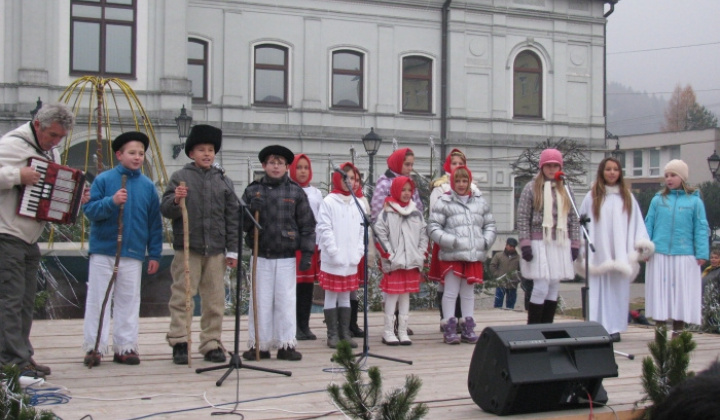 16. fotografia fotogalérie Vystúpenie žiakov na decembrovom jarmoku