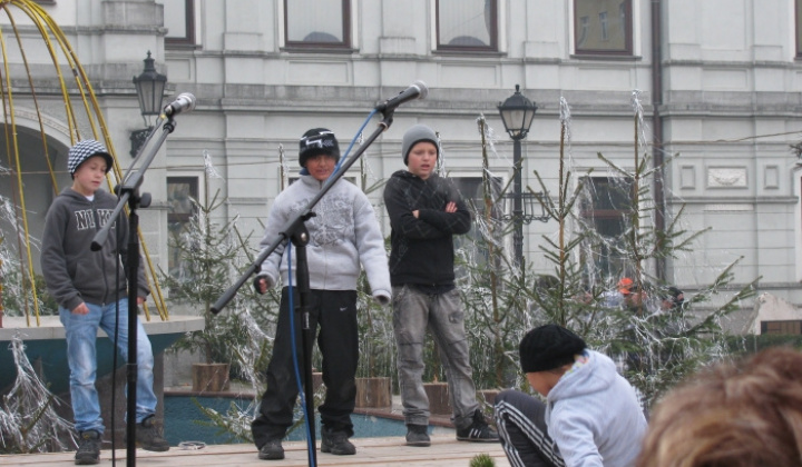 19. fotografia fotogalérie Vystúpenie žiakov na decembrovom jarmoku