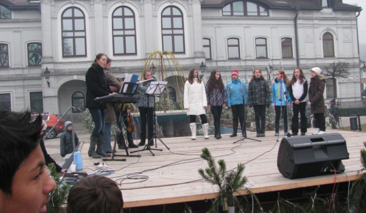 21. fotografia fotogalérie Vystúpenie žiakov na decembrovom jarmoku