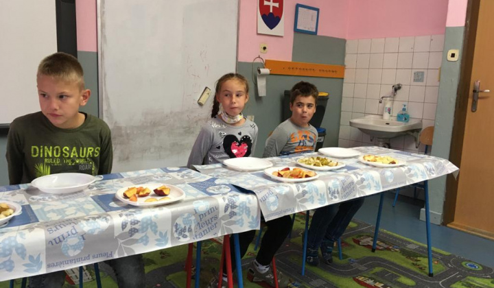 13. fotografia fotogalérie Jabĺčkový deň v ŠKD