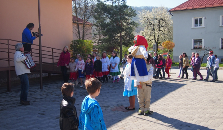 3. fotografia fotogalérie Ako Hviezdoslavka s Markízou Morenu vynášali...