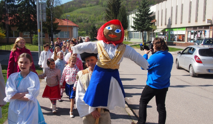 5. fotografia fotogalérie Ako Hviezdoslavka s Markízou Morenu vynášali...