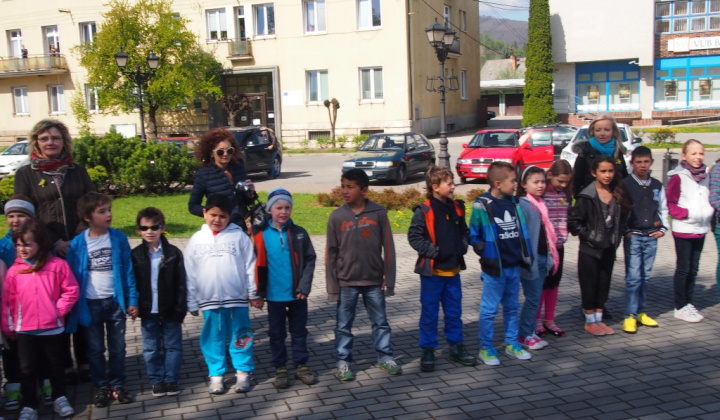 37. fotografia fotogalérie Ako Hviezdoslavka s Markízou Morenu vynášali...
