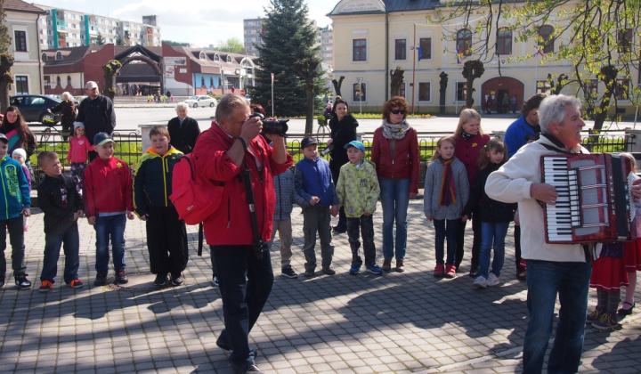 41. fotografia fotogalérie Ako Hviezdoslavka s Markízou Morenu vynášali...