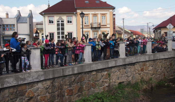 49. fotografia fotogalérie Ako Hviezdoslavka s Markízou Morenu vynášali...
