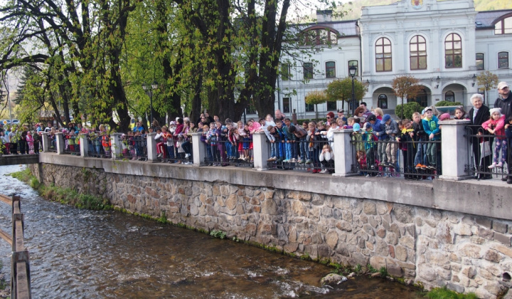 51. fotografia fotogalérie Ako Hviezdoslavka s Markízou Morenu vynášali...