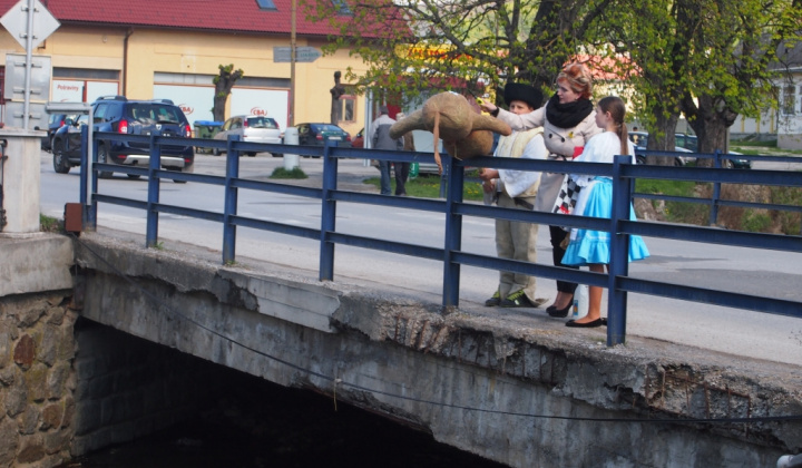 53. fotografia fotogalérie Ako Hviezdoslavka s Markízou Morenu vynášali...
