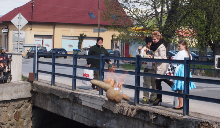 55. fotografia fotogalérie Ako Hviezdoslavka s Markízou Morenu vynášali...