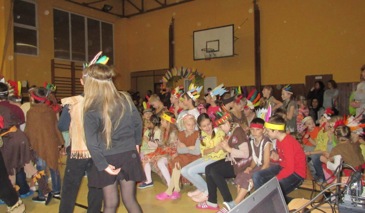22. fotografia fotogalérie Indiánska noc v škole