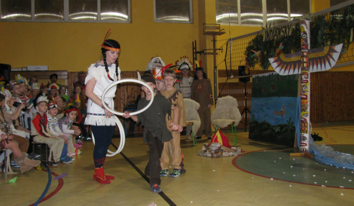 65. fotografia fotogalérie Indiánska noc v škole
